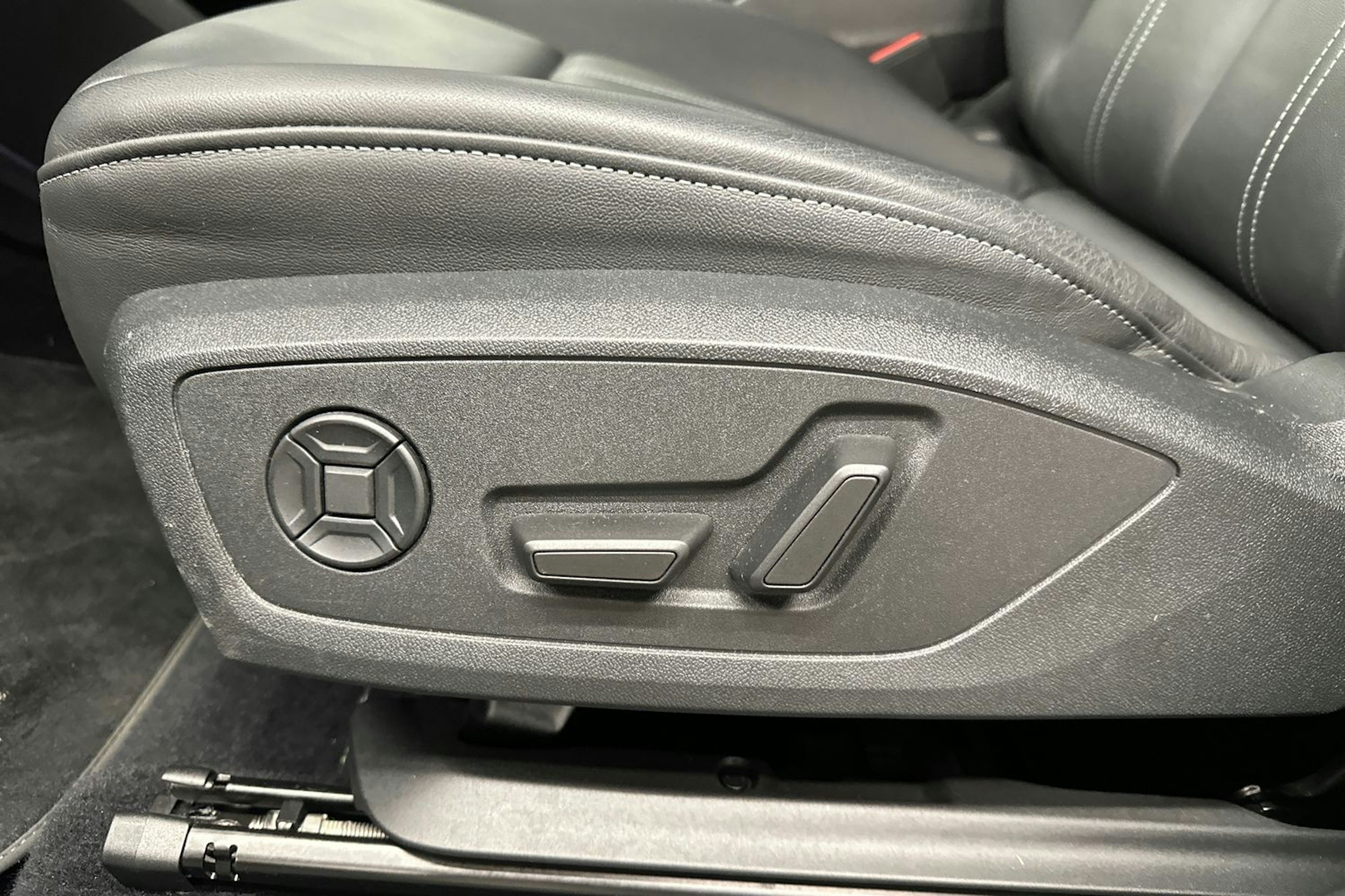 musta Audi Q4 e-tron 2024 kuva 29.