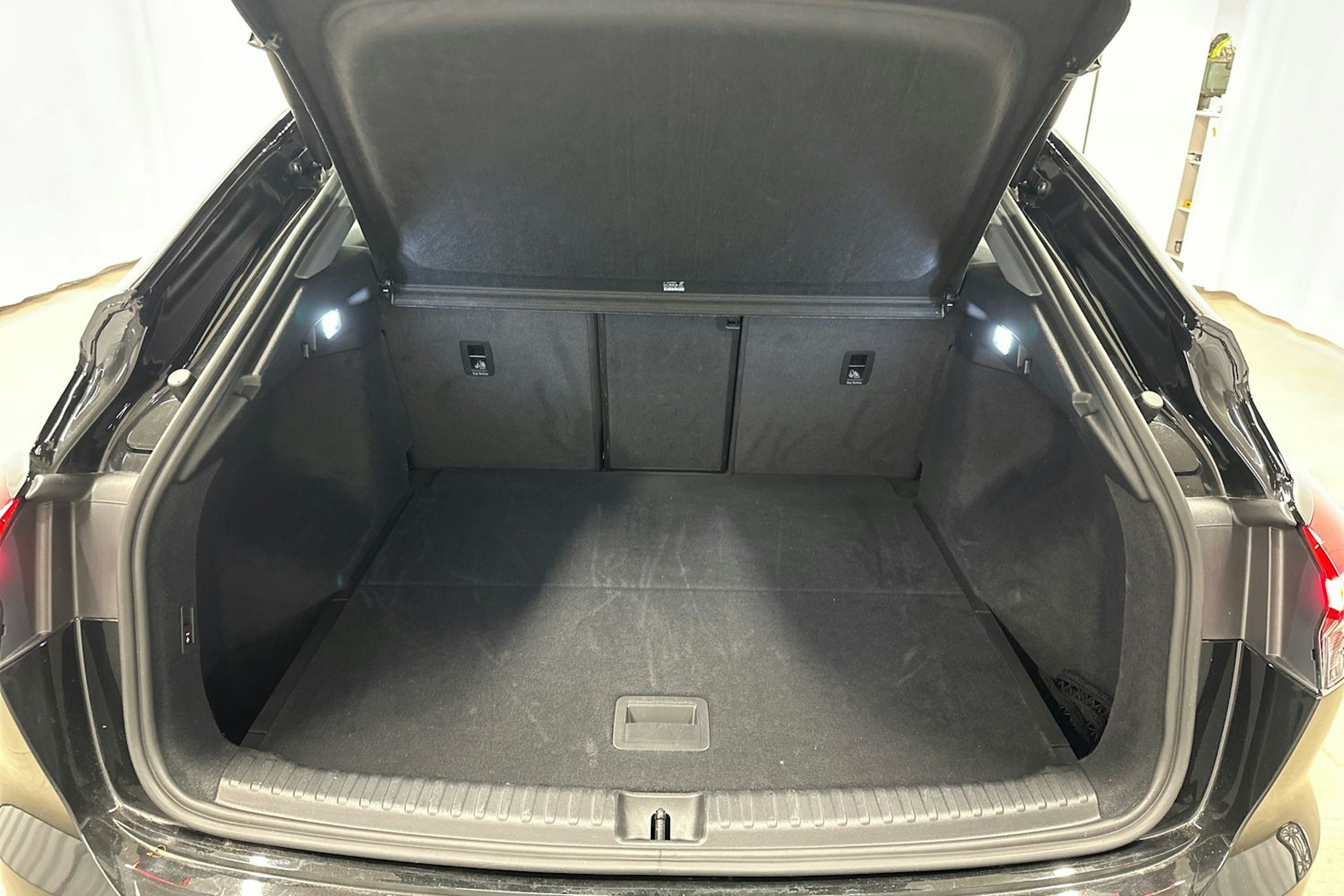 musta Audi Q4 e-tron 2024 kuva 31.