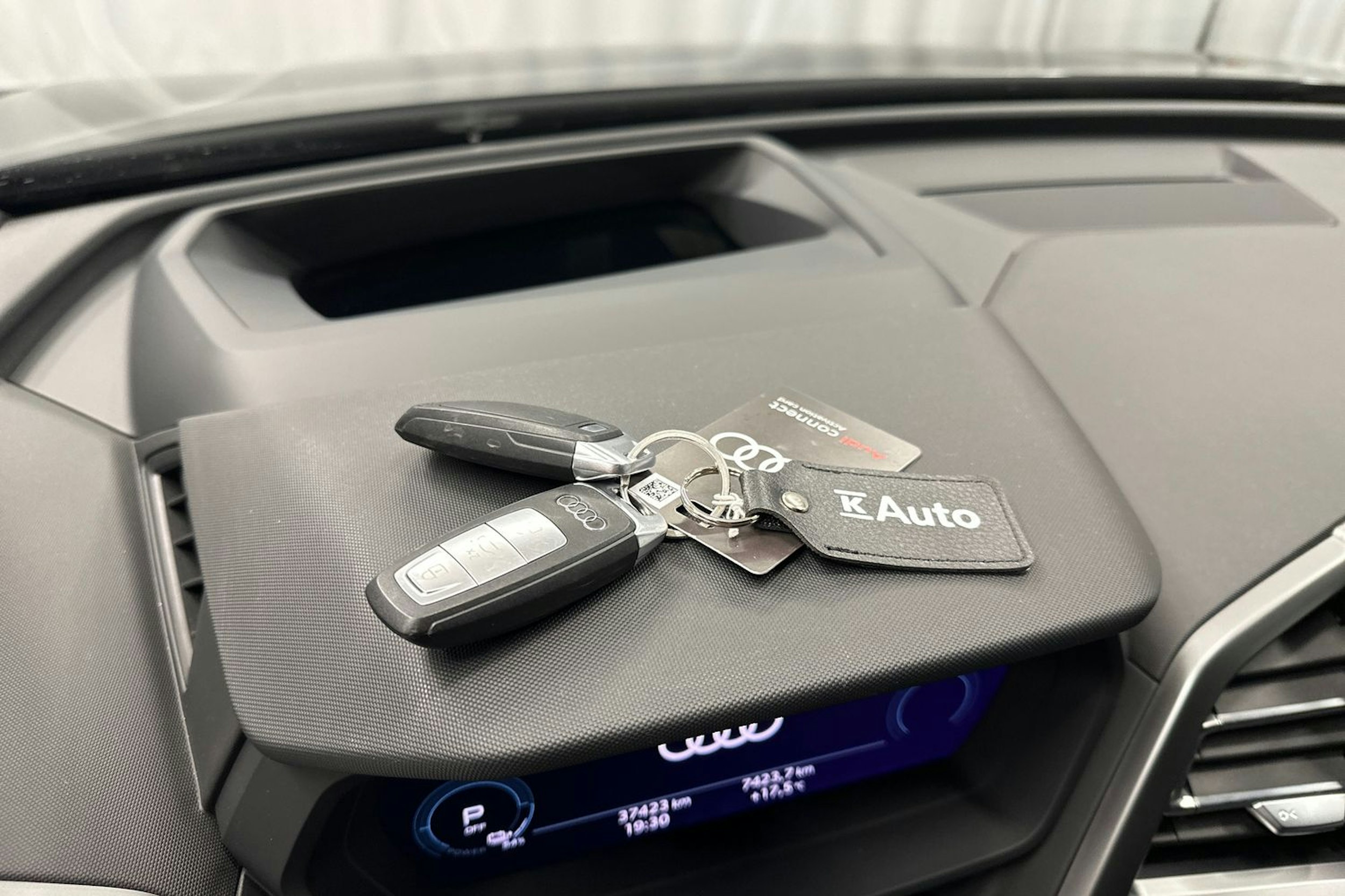 musta Audi Q4 e-tron 2024 kuva 34.