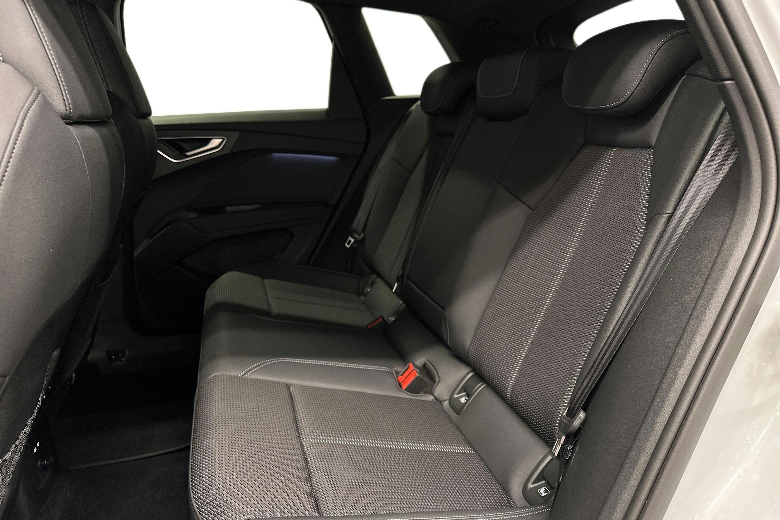 valkoinen Audi Q4 e-tron 2024 kuva 10.