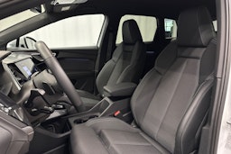 valkoinen Audi Q4 e-tron 2024 kuva 17.
