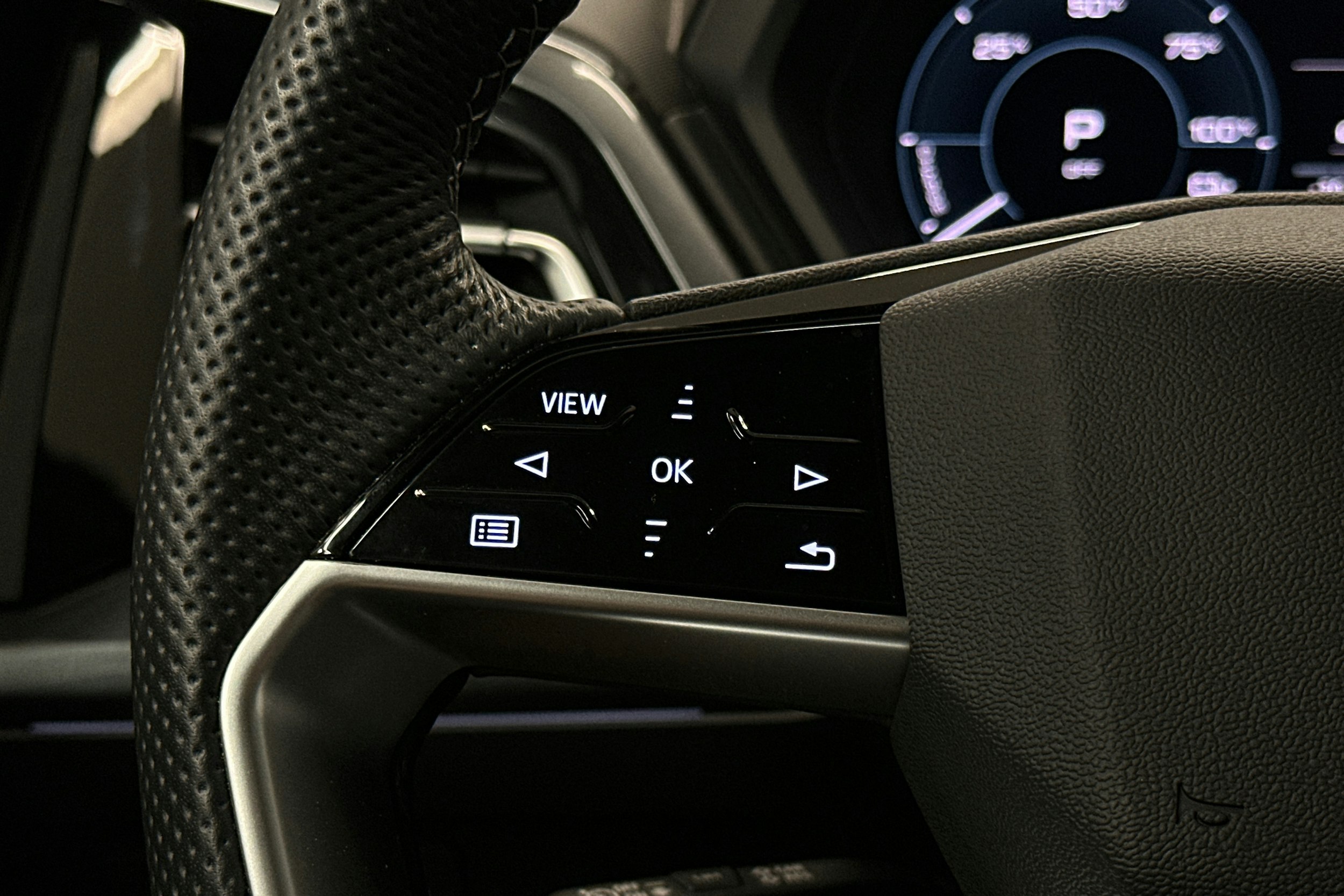 valkoinen Audi Q4 e-tron 2024 kuva 19.