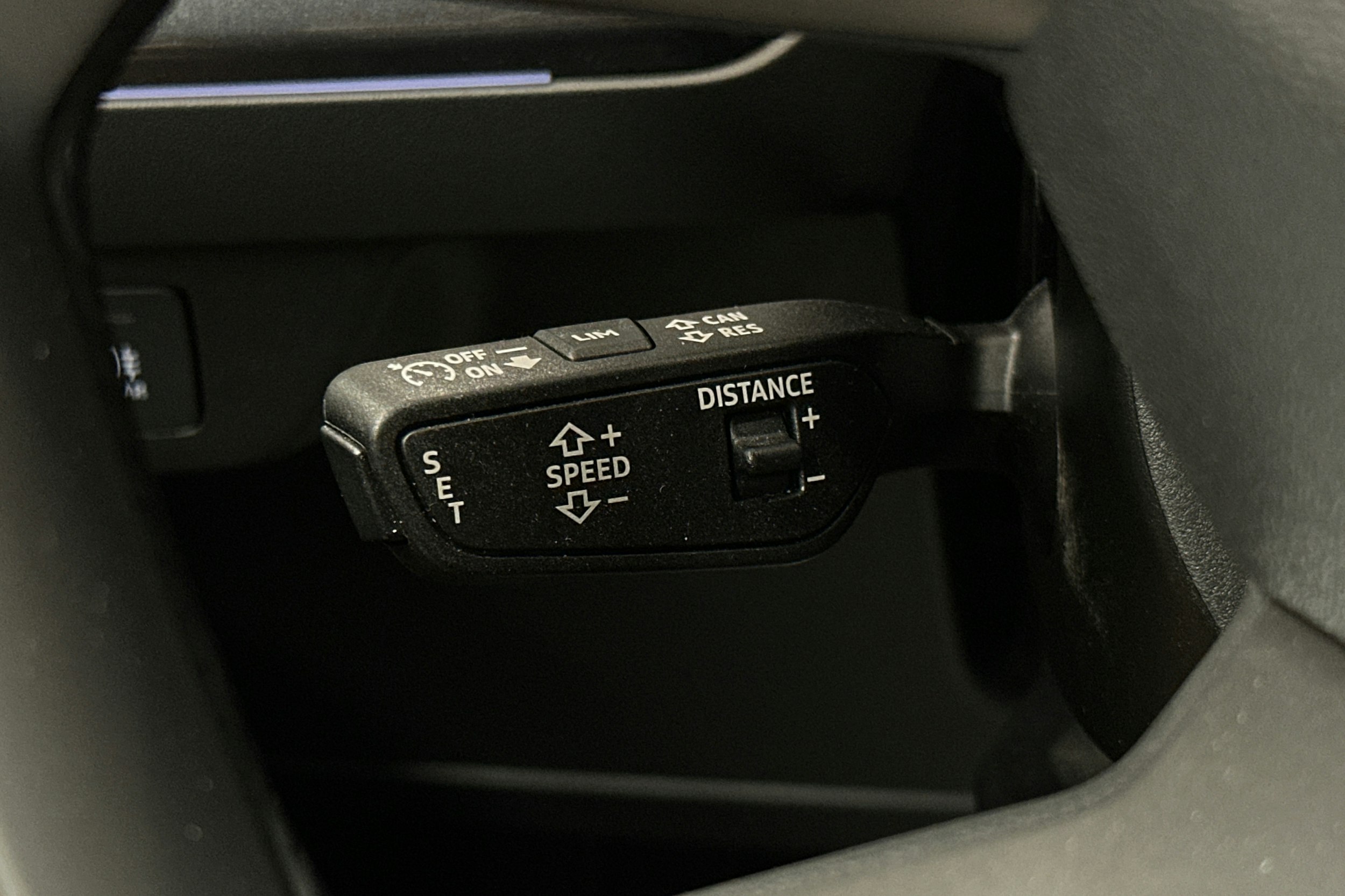 valkoinen Audi Q4 e-tron 2024 kuva 21.