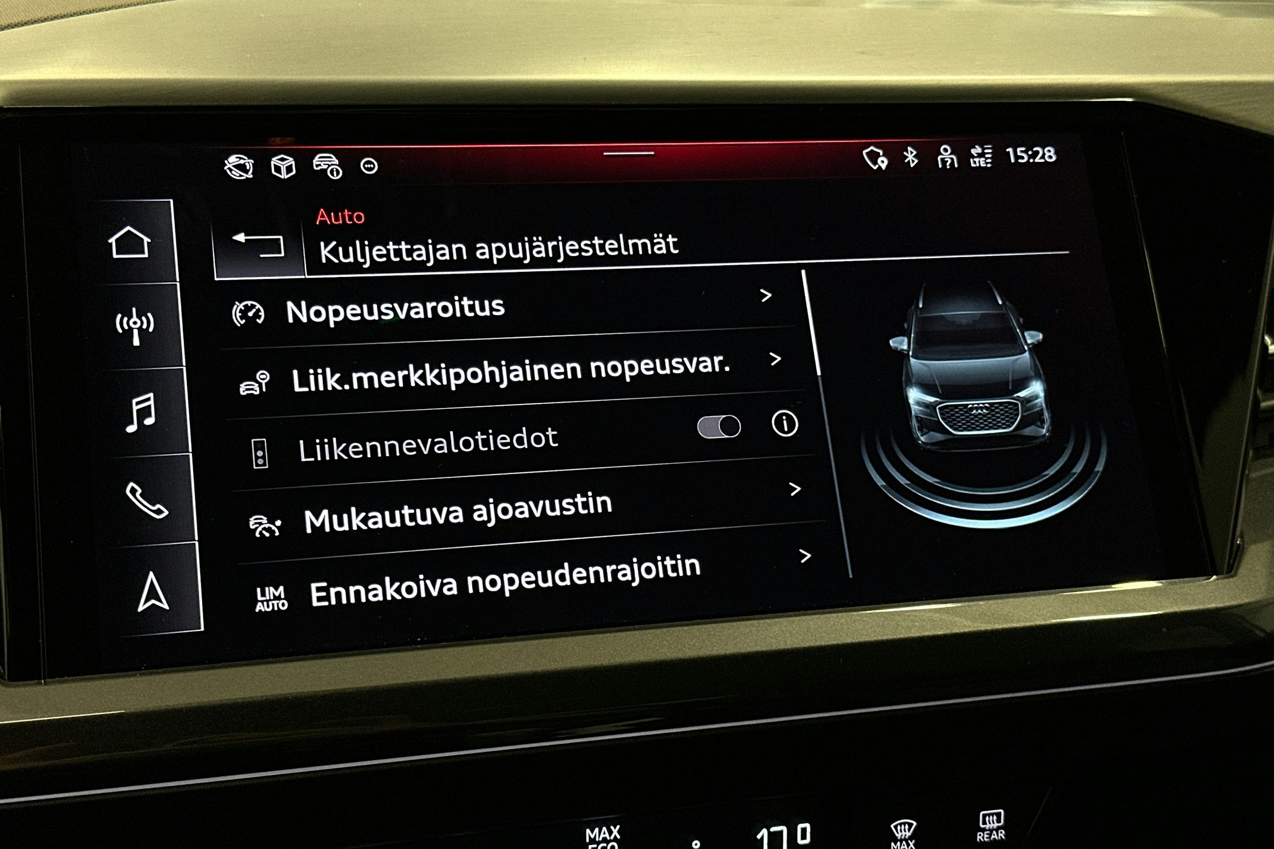 valkoinen Audi Q4 e-tron 2024 kuva 28.