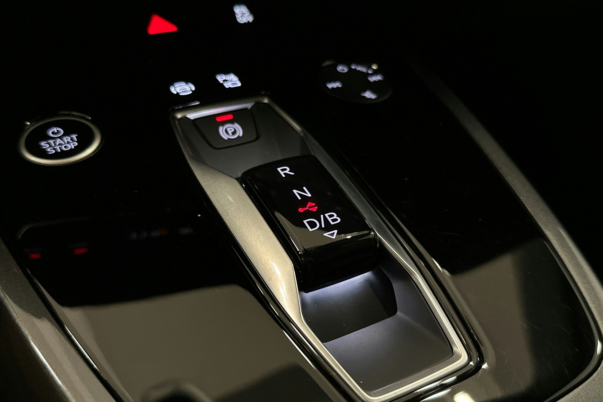 valkoinen Audi Q4 e-tron 2024 kuva 32.