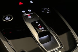 valkoinen Audi Q4 e-tron 2024 kuva 32.