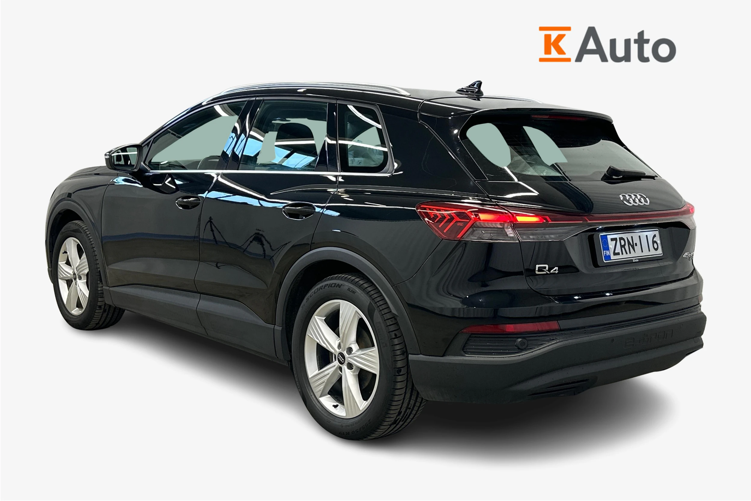 musta Audi Q4 e-tron 2024 kuva 3.