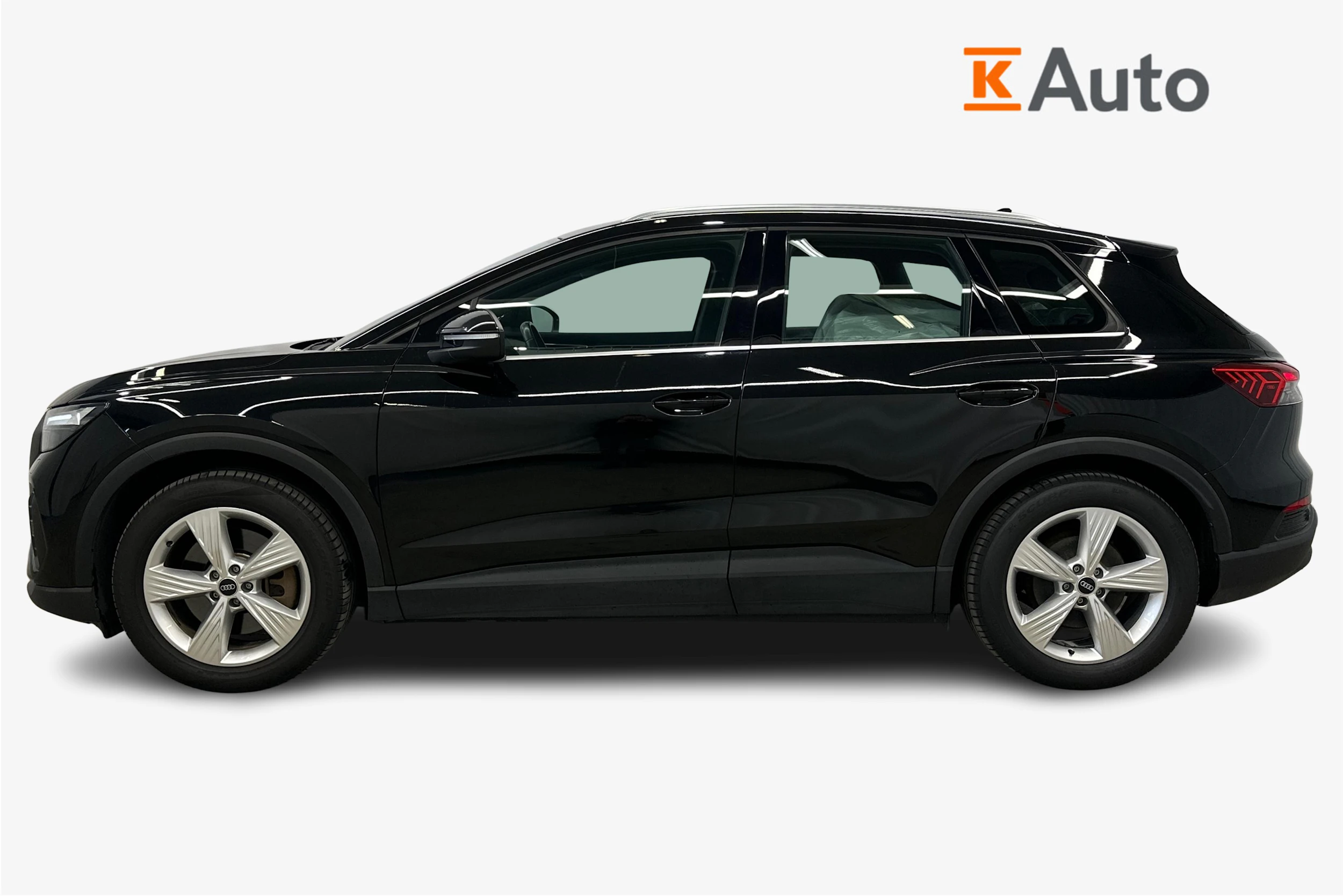 musta Audi Q4 e-tron 2024 kuva 7.