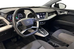 musta Audi Q4 e-tron 2024 kuva 8.