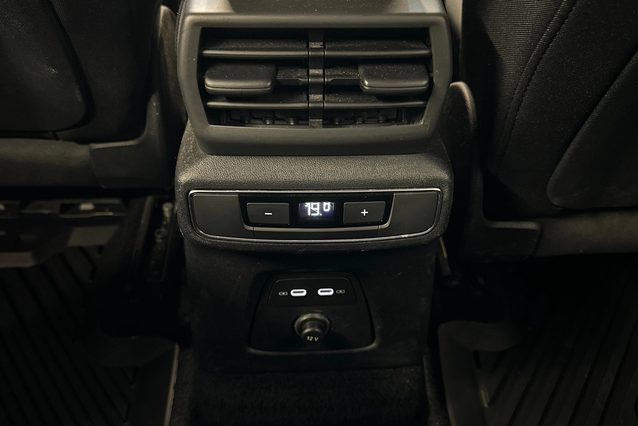 musta Audi Q4 e-tron 2024 kuva 11.