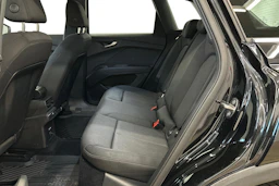 musta Audi Q4 e-tron 2024 kuva 12.