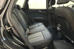 musta Audi Q4 e-tron 2024 kuva 13.