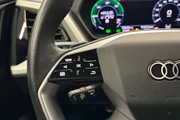 musta Audi Q4 e-tron 2024 kuva 19.