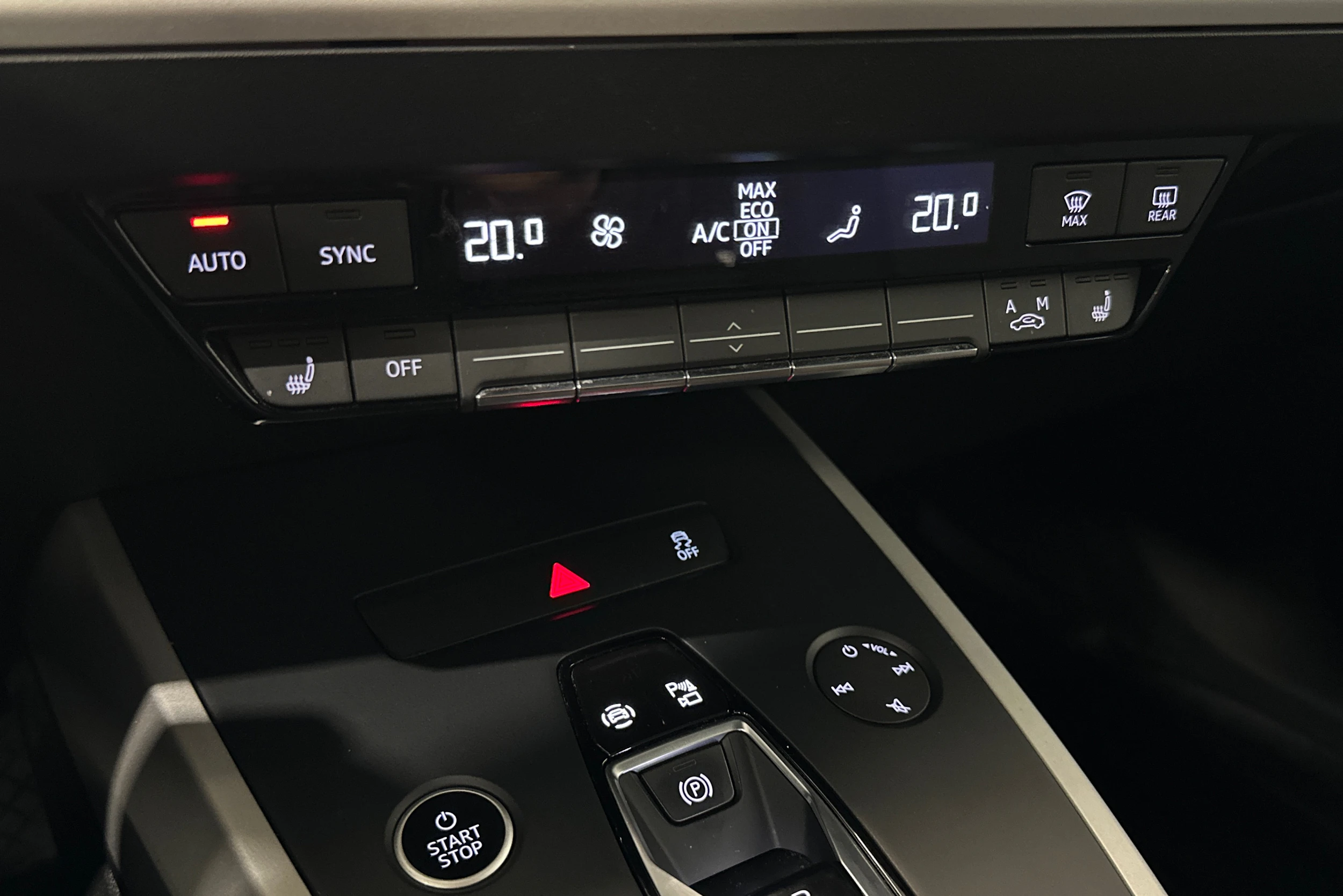 musta Audi Q4 e-tron 2024 kuva 25.