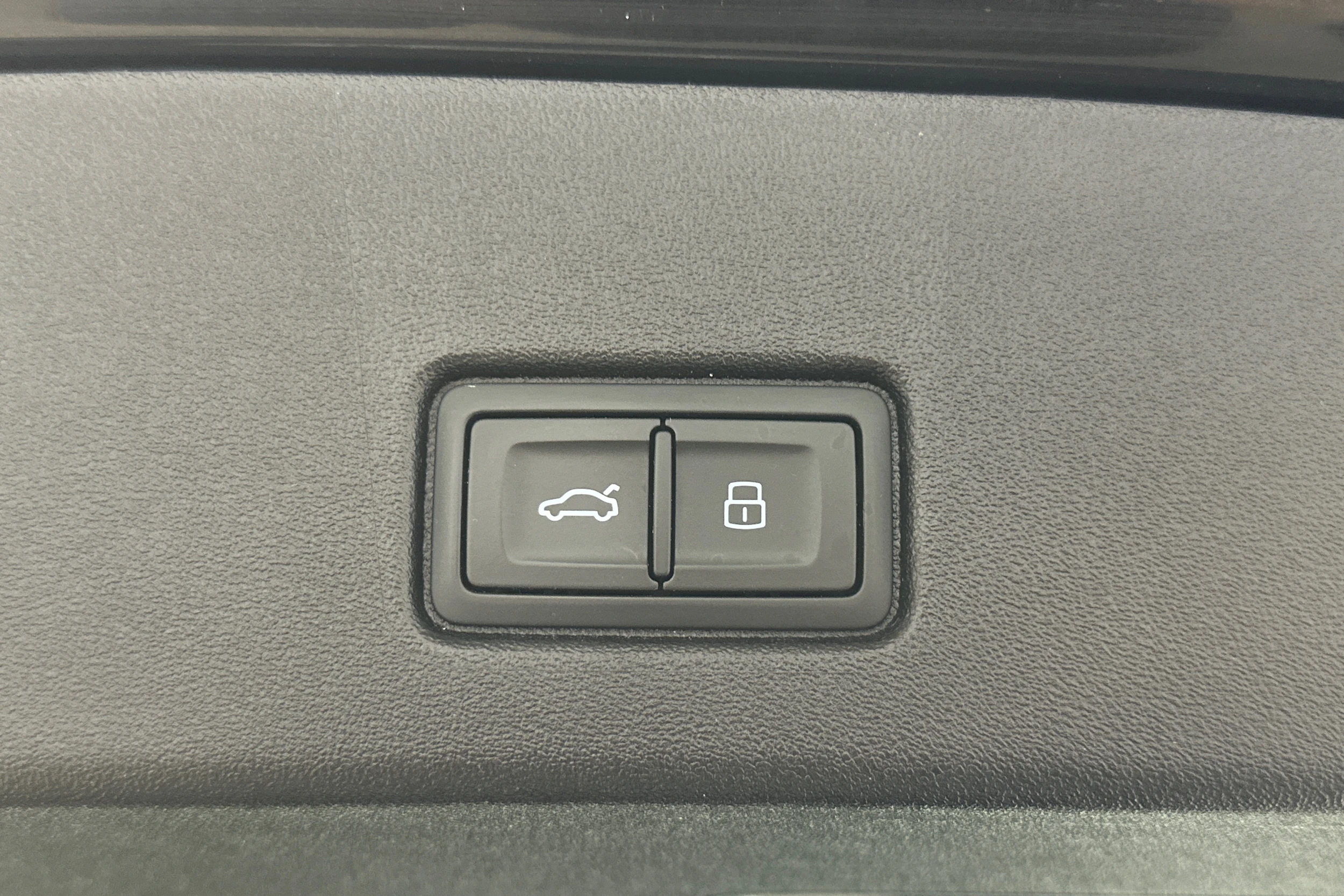 musta Audi Q4 e-tron 2024 kuva 28.