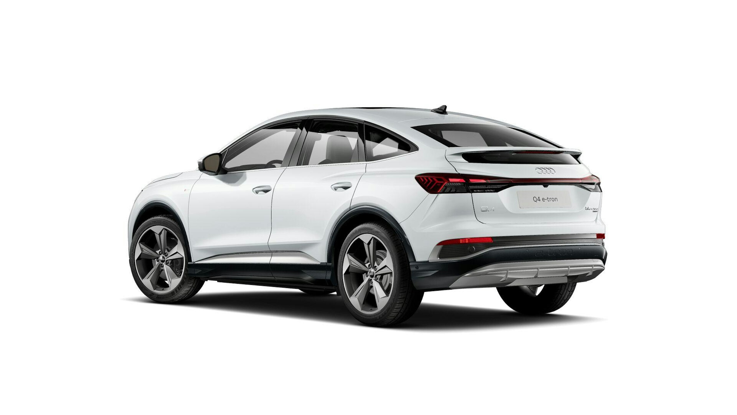 valkoinen Audi Q4 e-tron 2025 kuva 3.