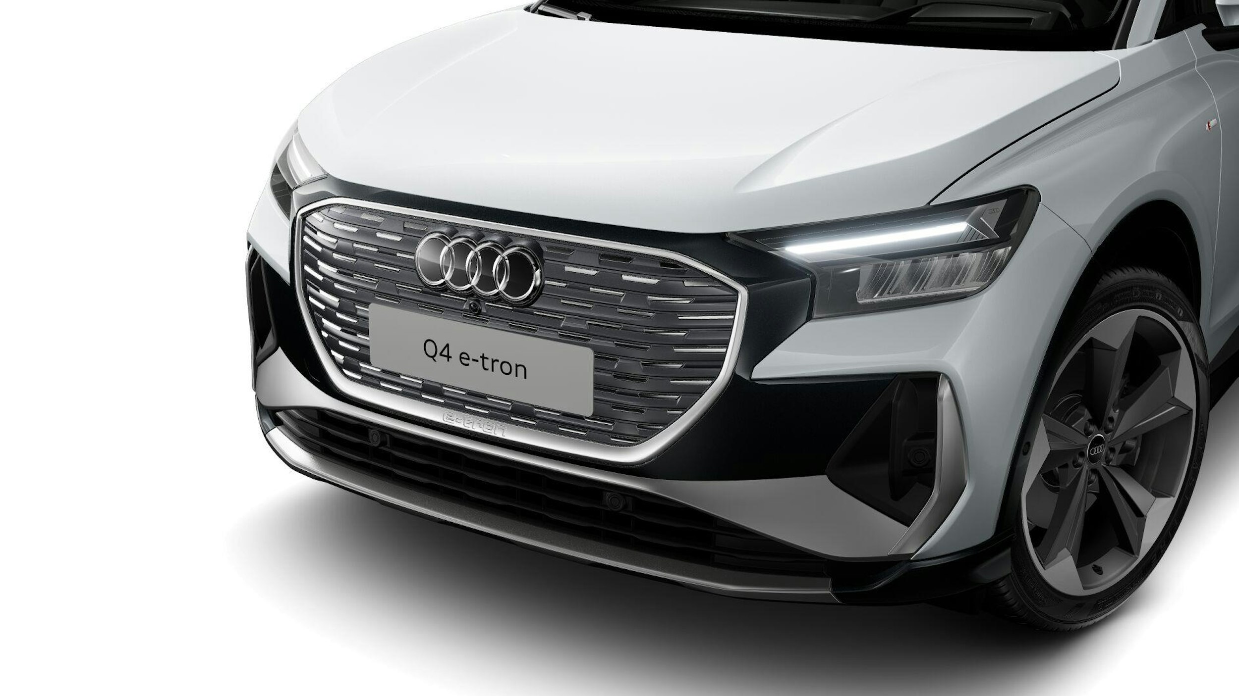 valkoinen Audi Q4 e-tron 2025 kuva 6.