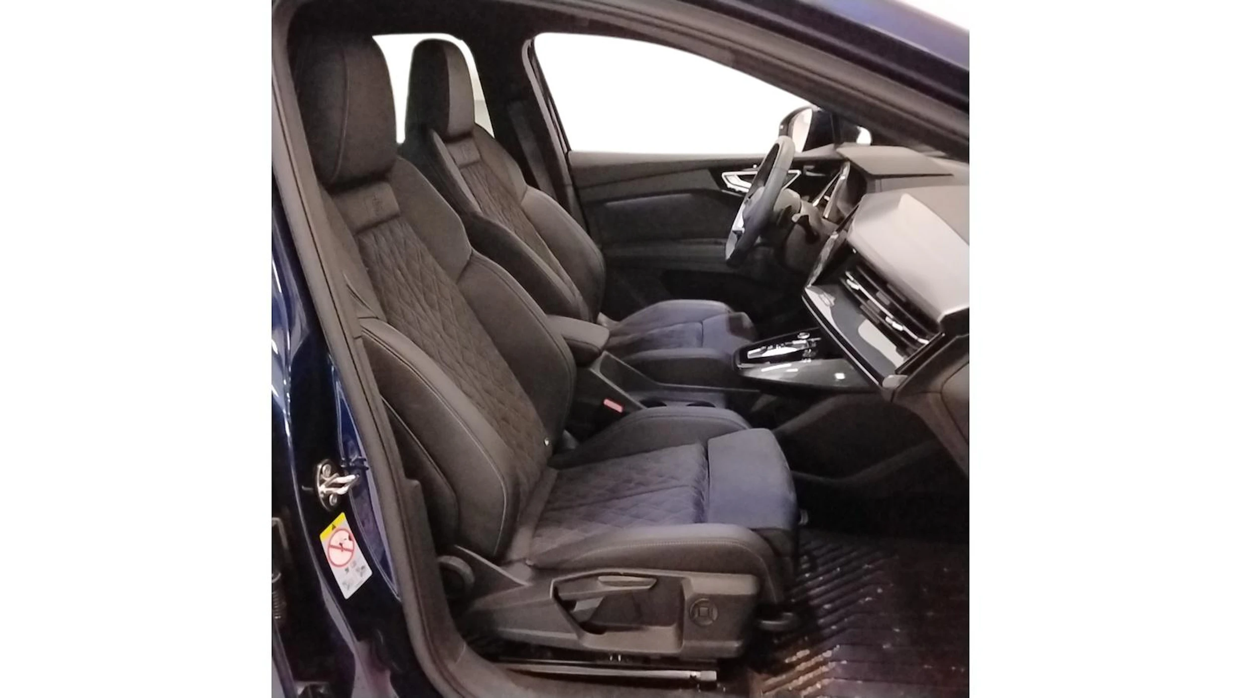 met. sininen Audi Q4 e-tron 2025 kuva 4.