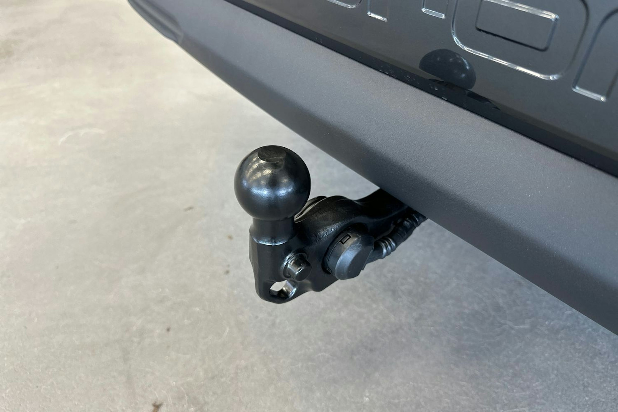 peble stone harmaa Audi Q4 e-tron 2025 kuva 12.
