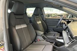 peble stone harmaa Audi Q4 e-tron 2025 kuva 13.