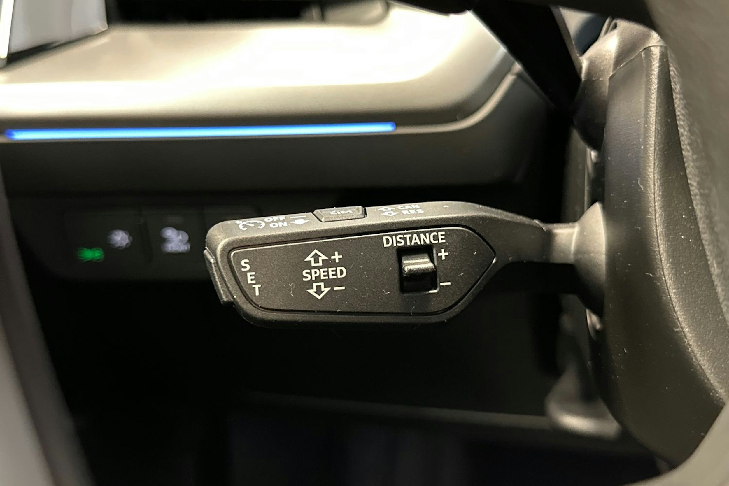 peble stone harmaa Audi Q4 e-tron 2025 kuva 18.