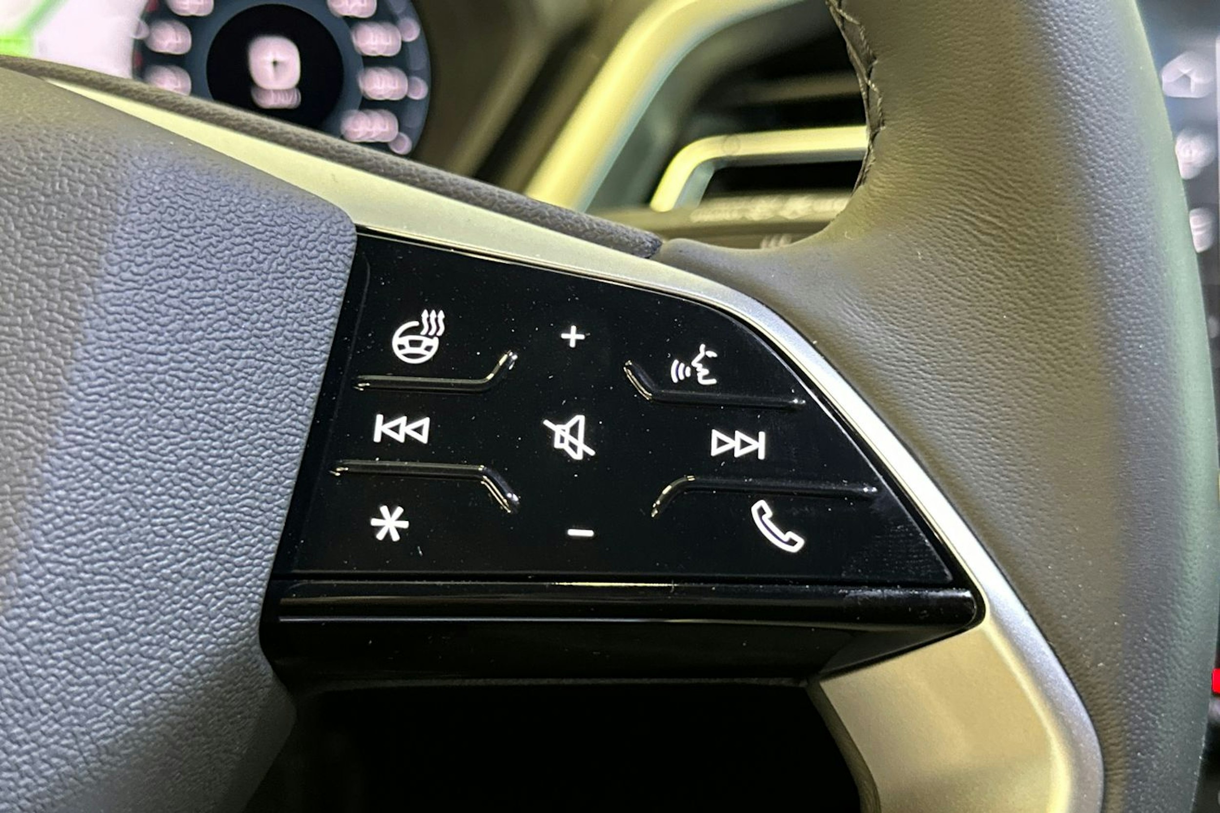peble stone harmaa Audi Q4 e-tron 2025 kuva 21.