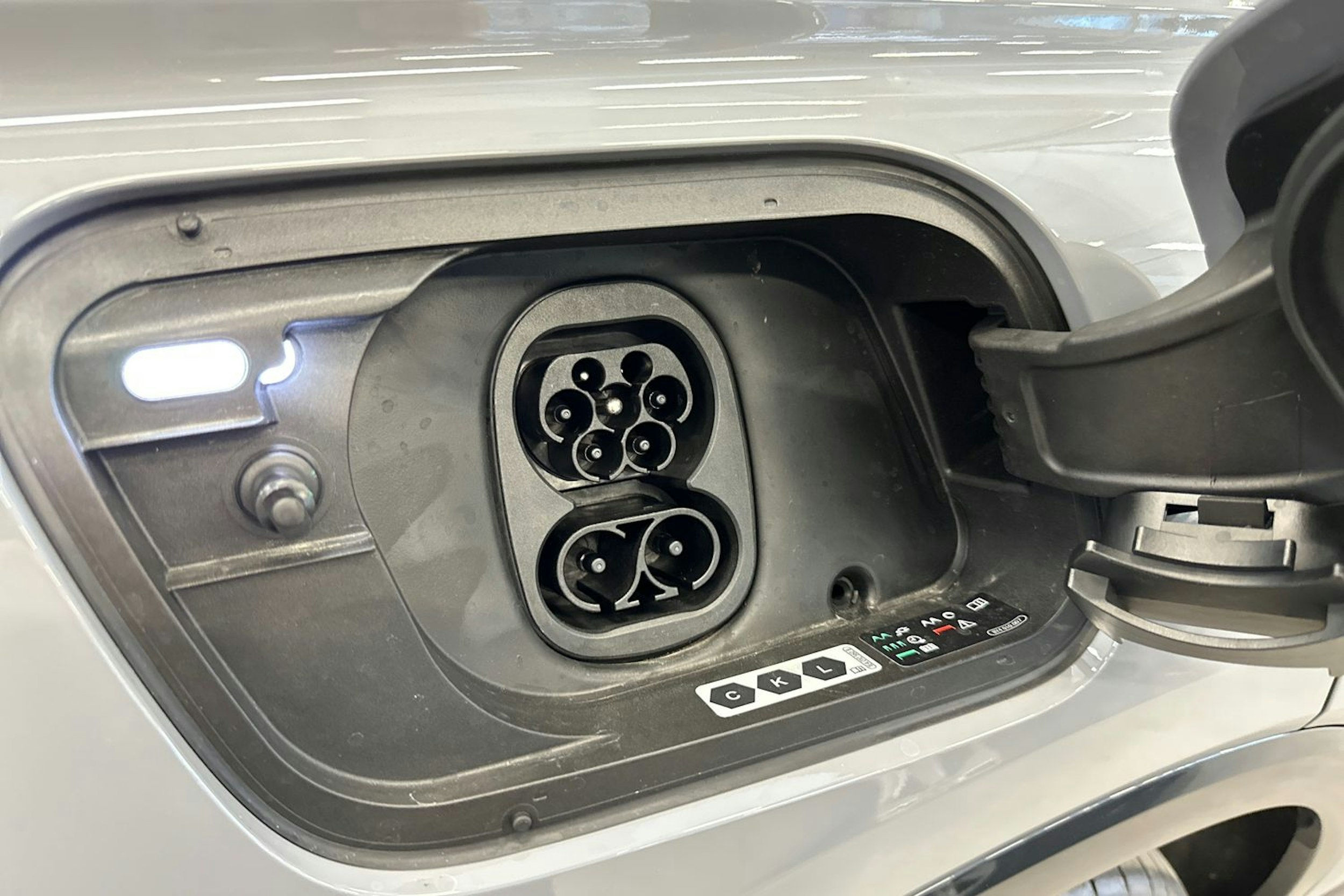 peble stone harmaa Audi Q4 e-tron 2025 kuva 22.
