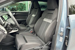 sininen Audi Q4 e-tron 2025 kuva 8.