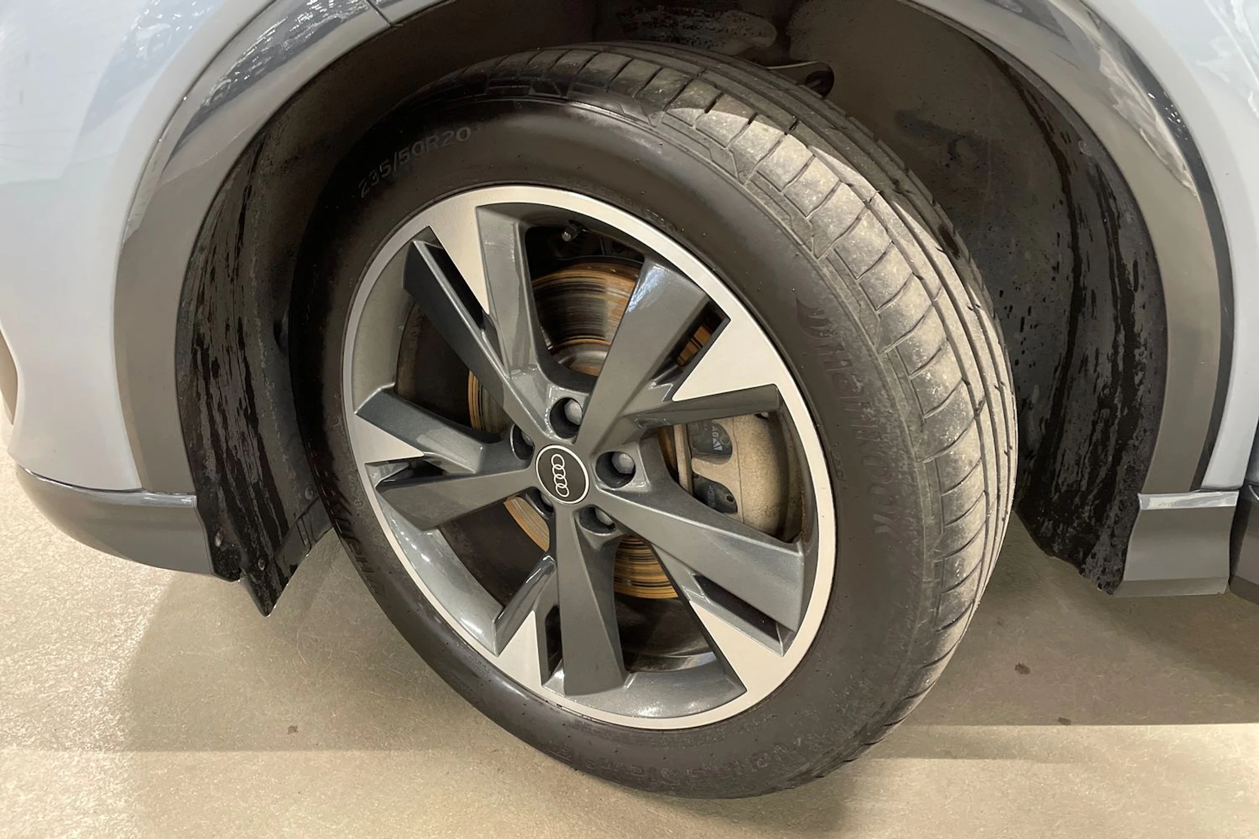 sininen Audi Q4 e-tron 2025 kuva 10.