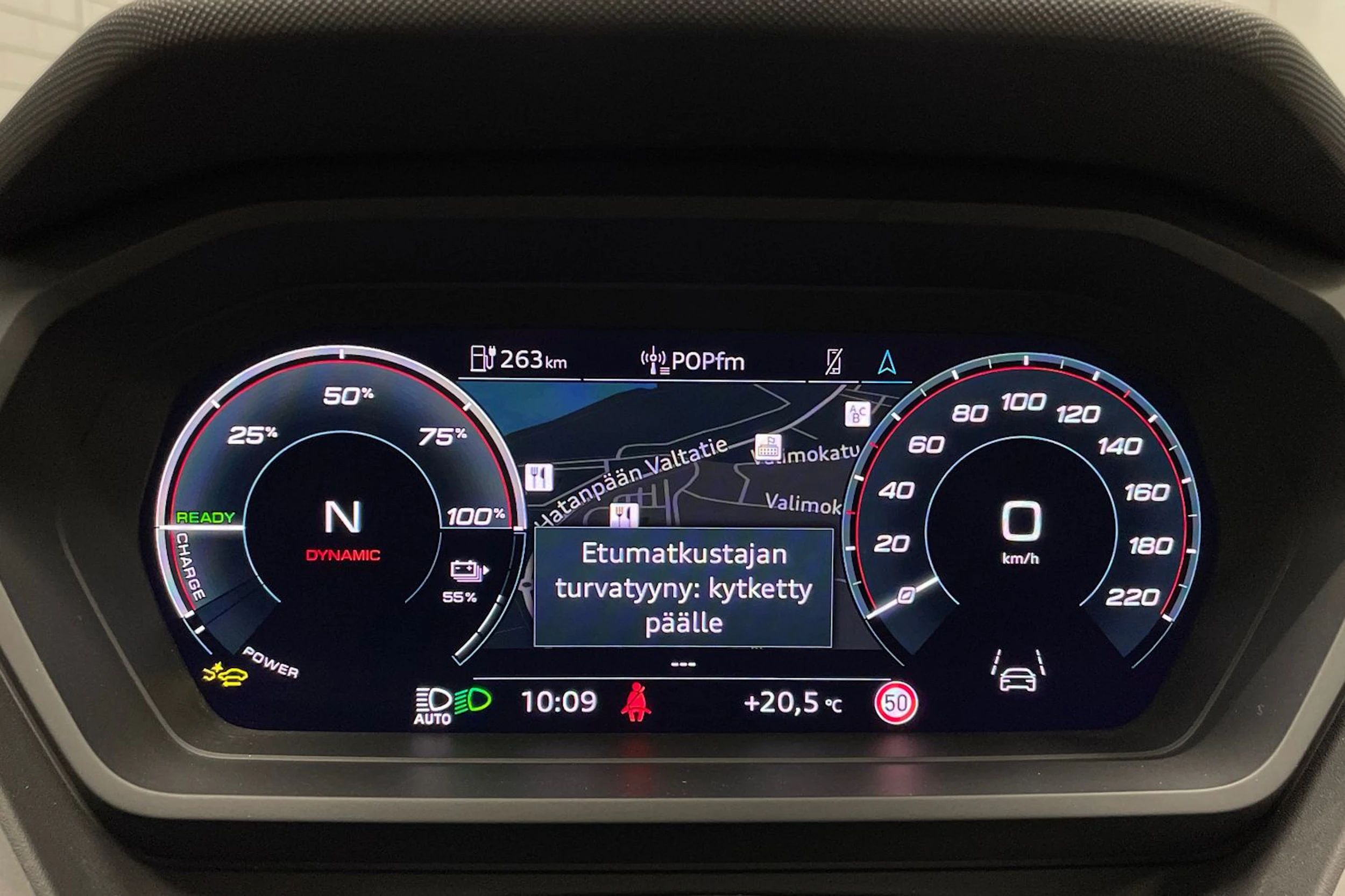 sininen Audi Q4 e-tron 2025 kuva 13.