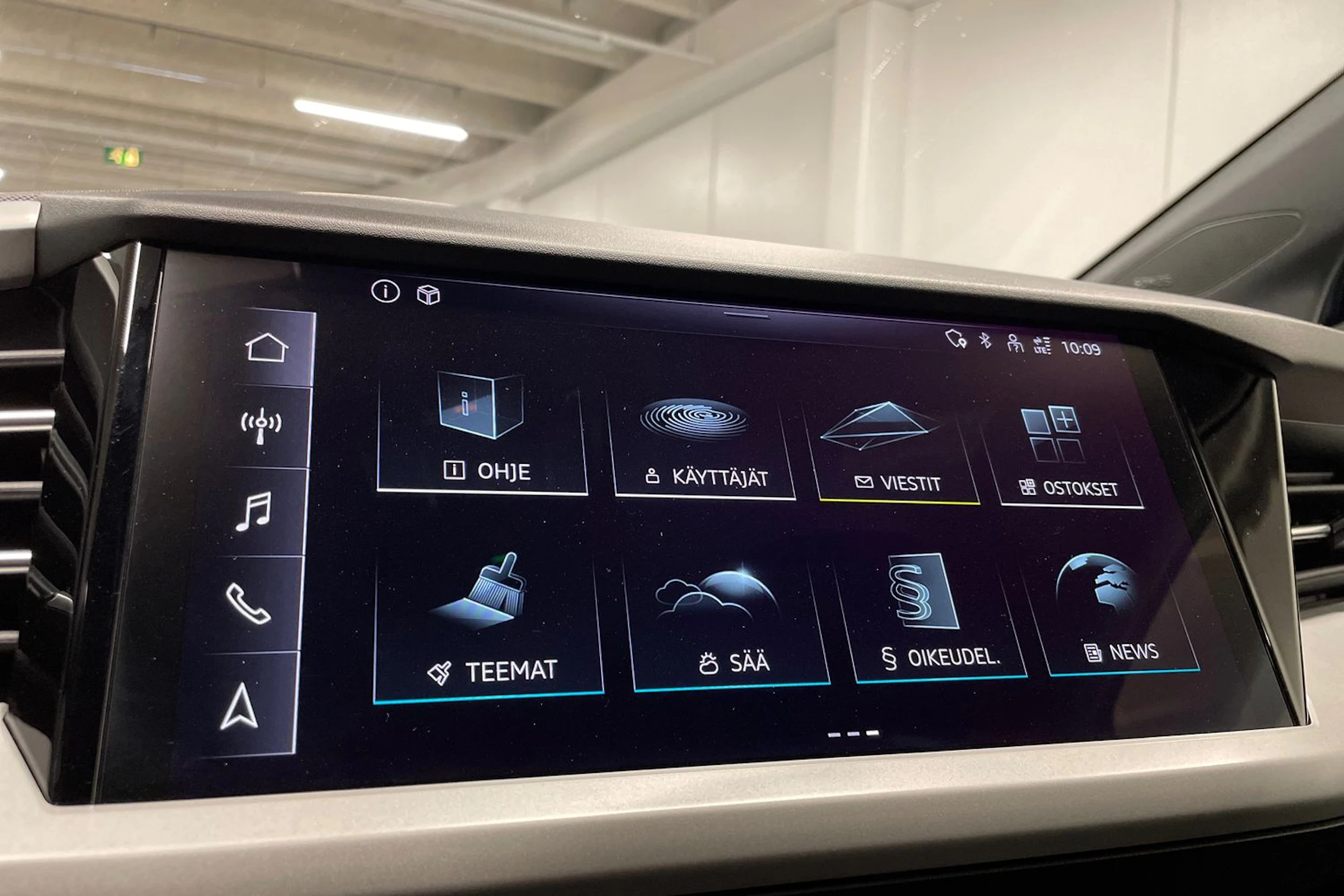 sininen Audi Q4 e-tron 2025 kuva 15.