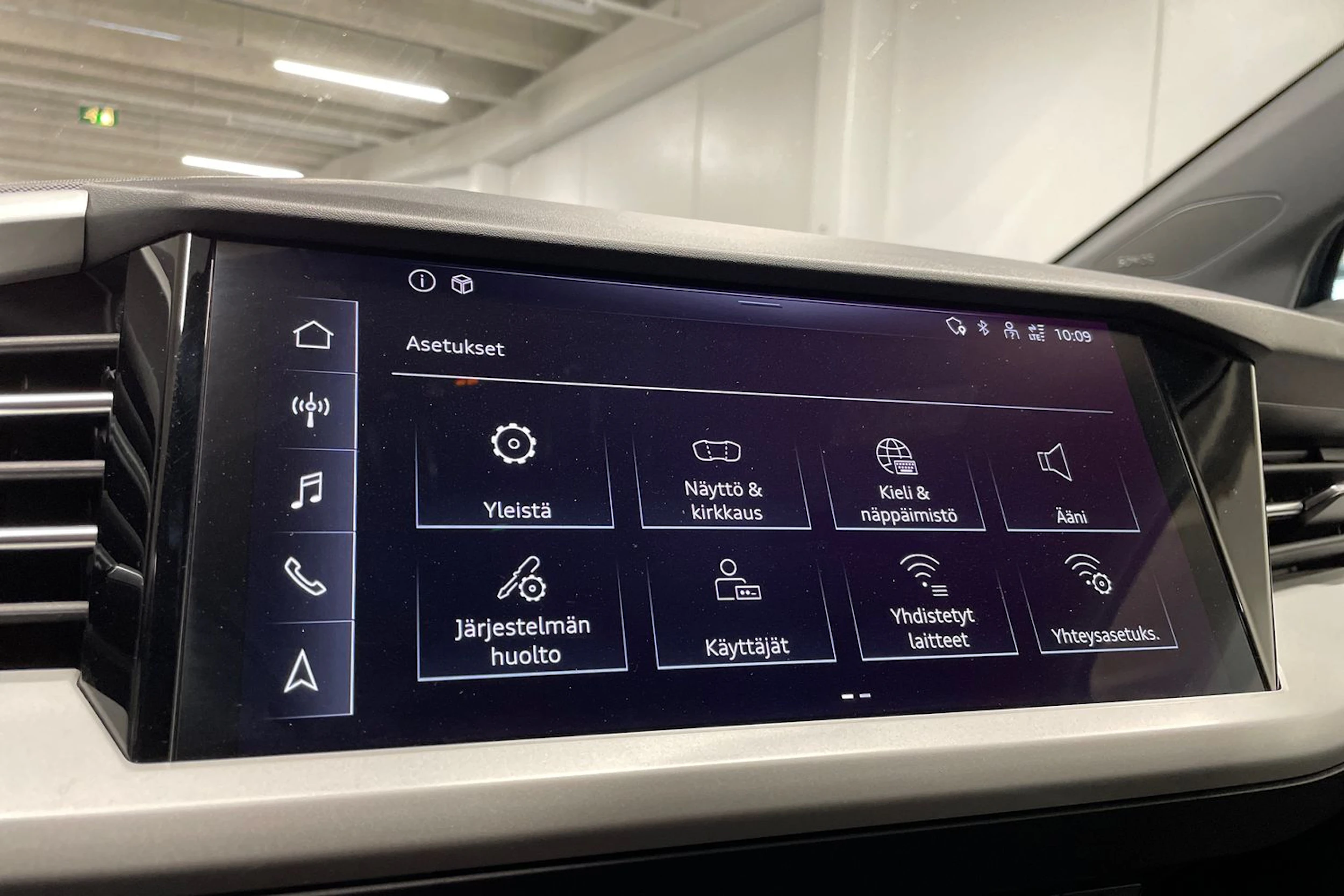 sininen Audi Q4 e-tron 2025 kuva 16.