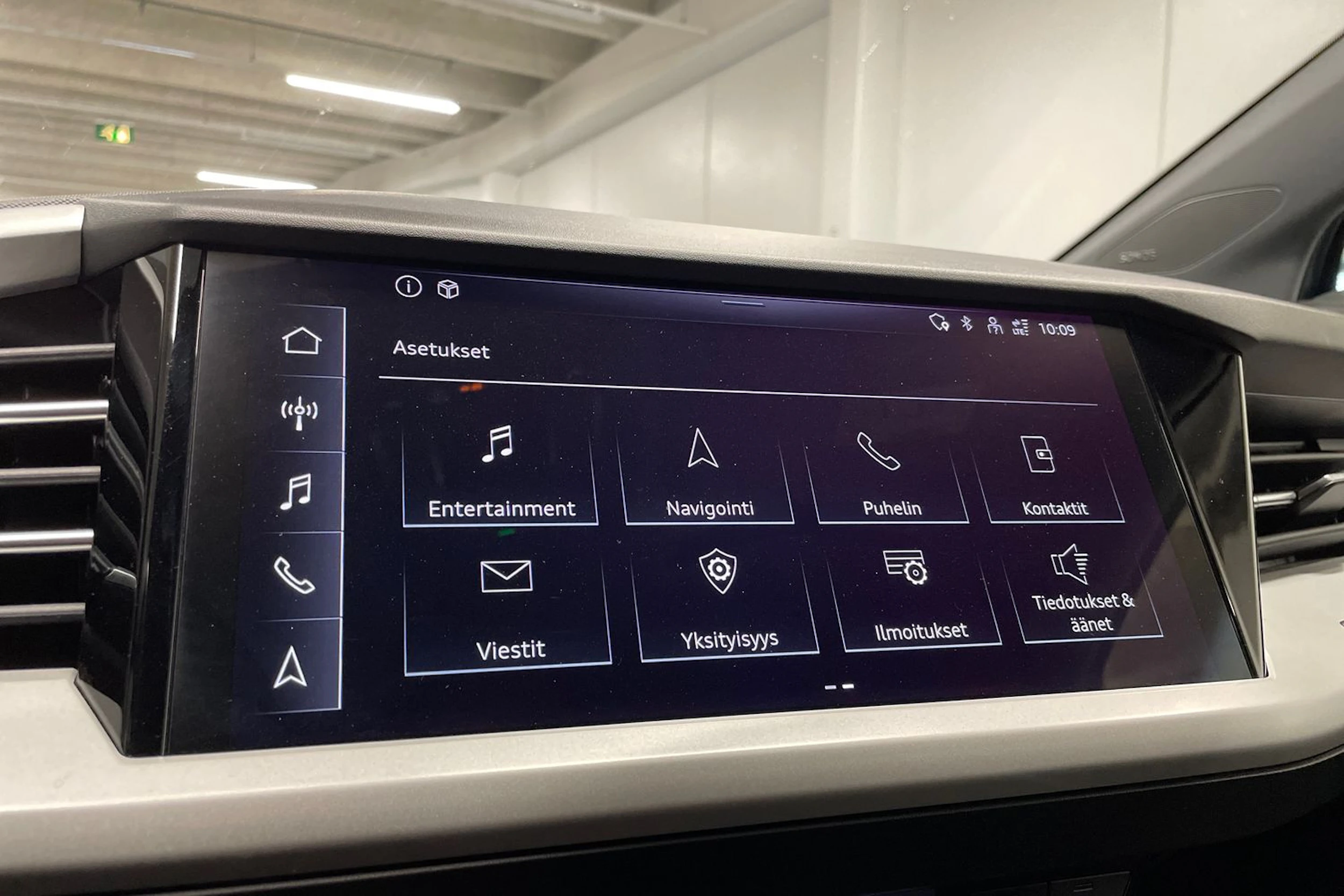 sininen Audi Q4 e-tron 2025 kuva 17.
