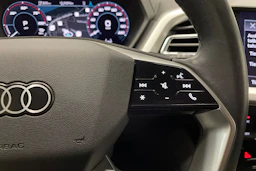 sininen Audi Q4 e-tron 2025 kuva 24.