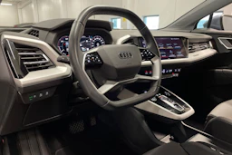 sininen Audi Q4 e-tron 2025 kuva 26.