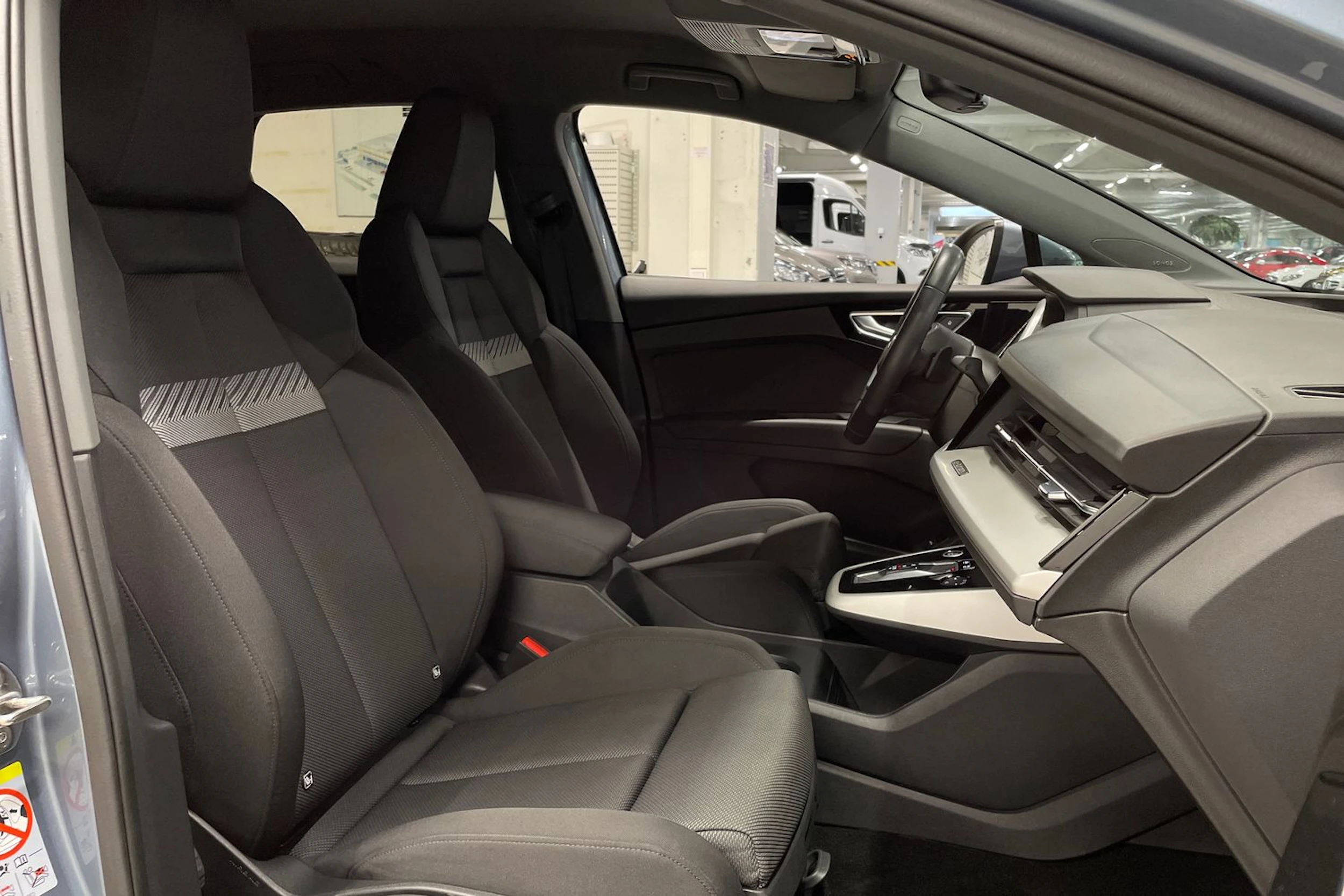 sininen Audi Q4 e-tron 2025 kuva 27.