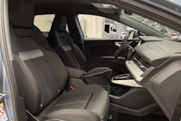 sininen Audi Q4 e-tron 2025 kuva 27.