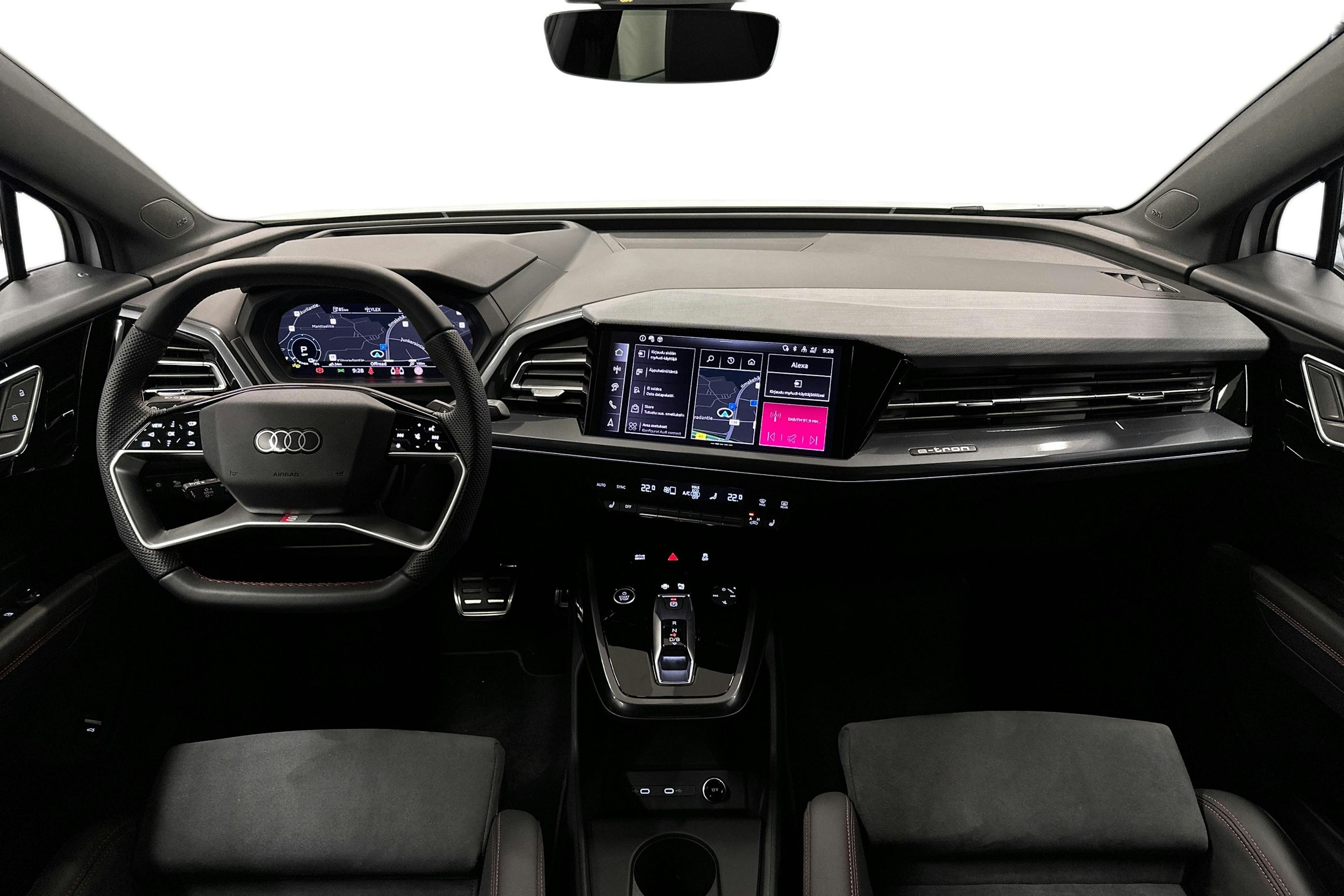 valkoinen Audi Q4 e-tron 2025 kuva 9.