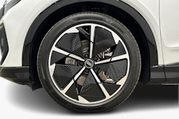 valkoinen Audi Q4 e-tron 2025 kuva 11.