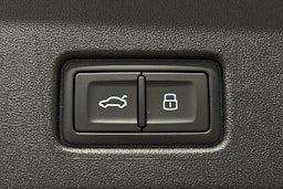 valkoinen Audi Q4 e-tron 2025 kuva 14.