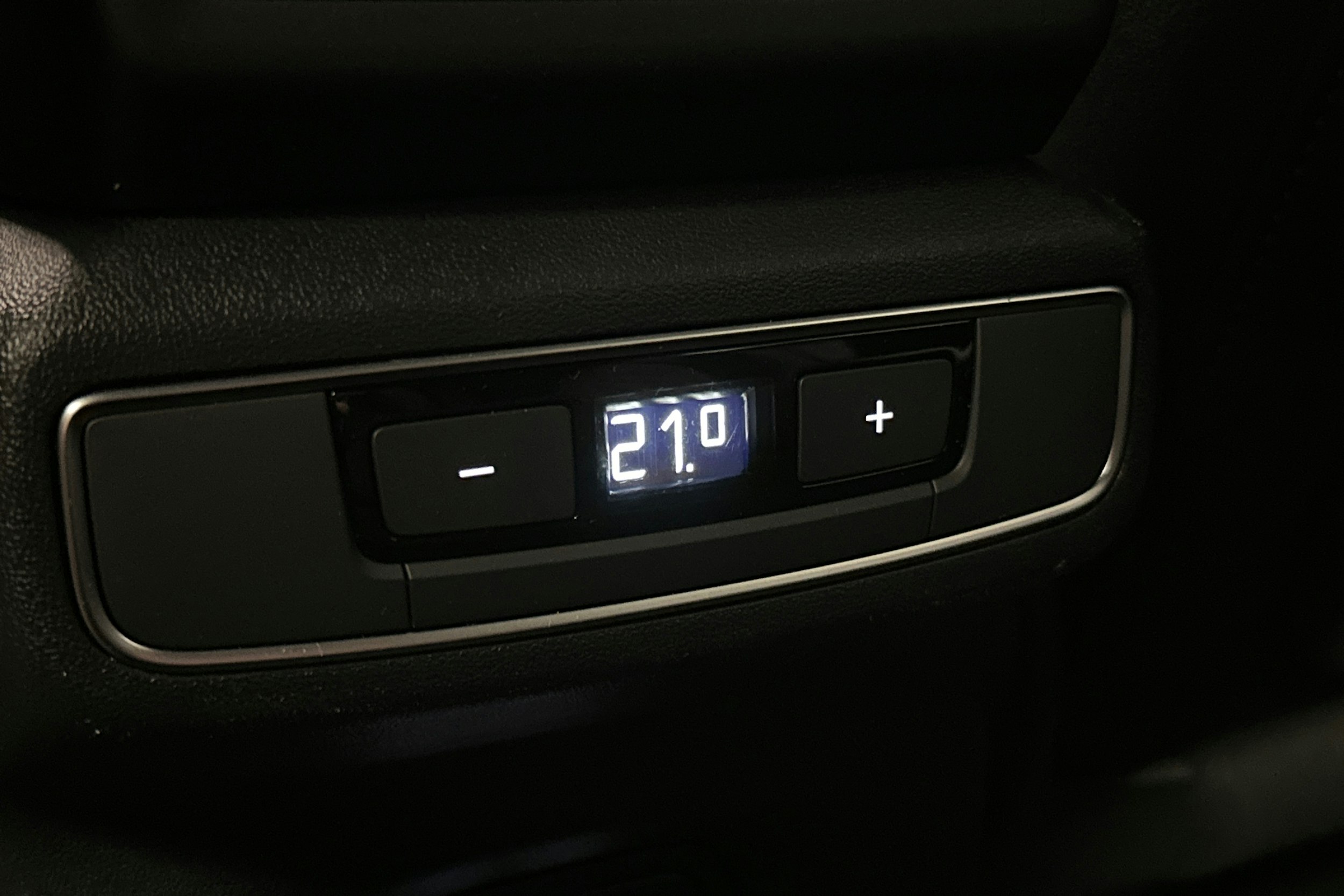 valkoinen Audi Q4 e-tron 2025 kuva 16.