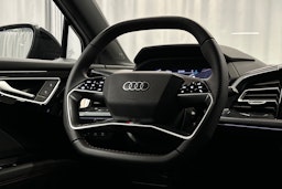valkoinen Audi Q4 e-tron 2025 kuva 18.