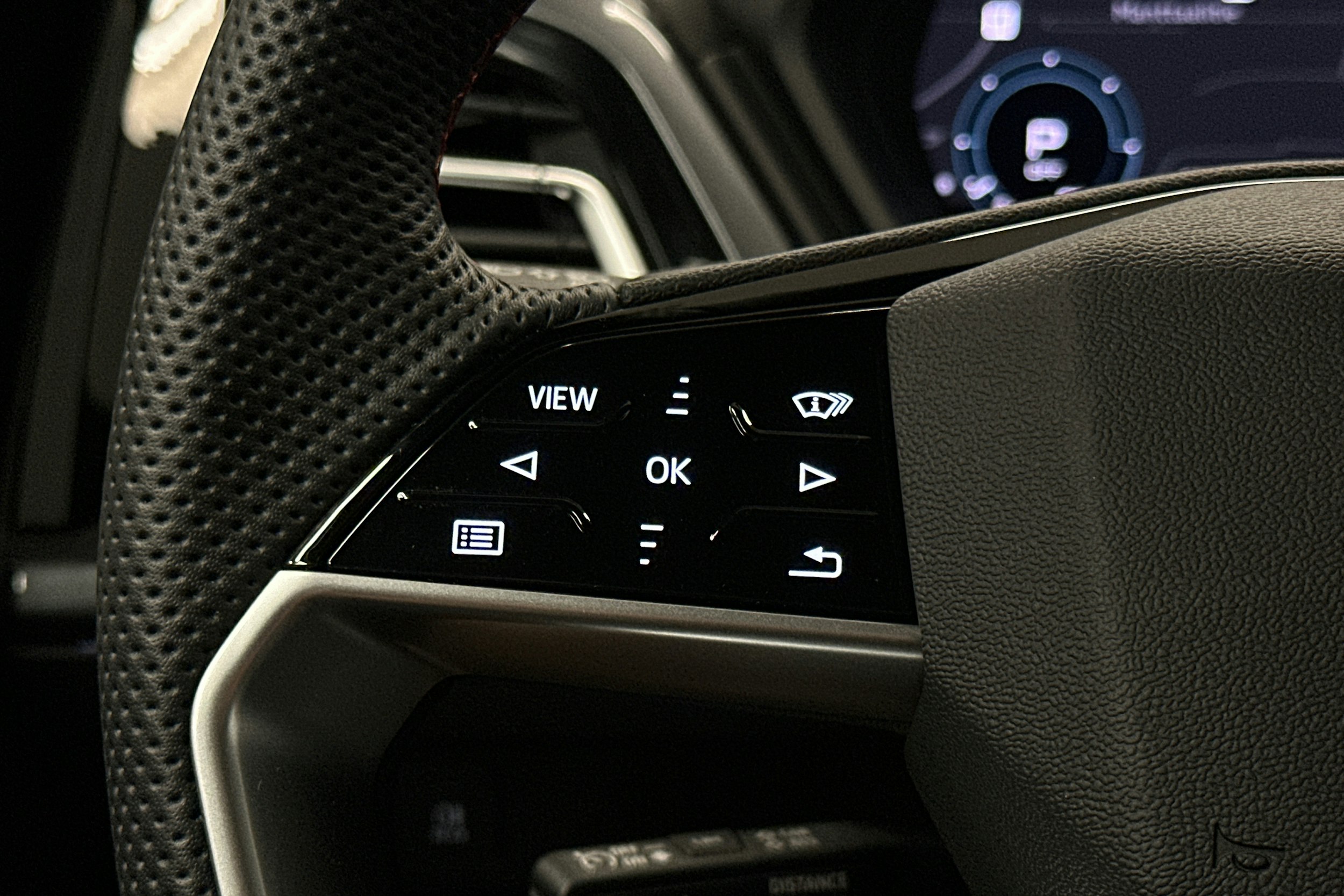 valkoinen Audi Q4 e-tron 2025 kuva 19.