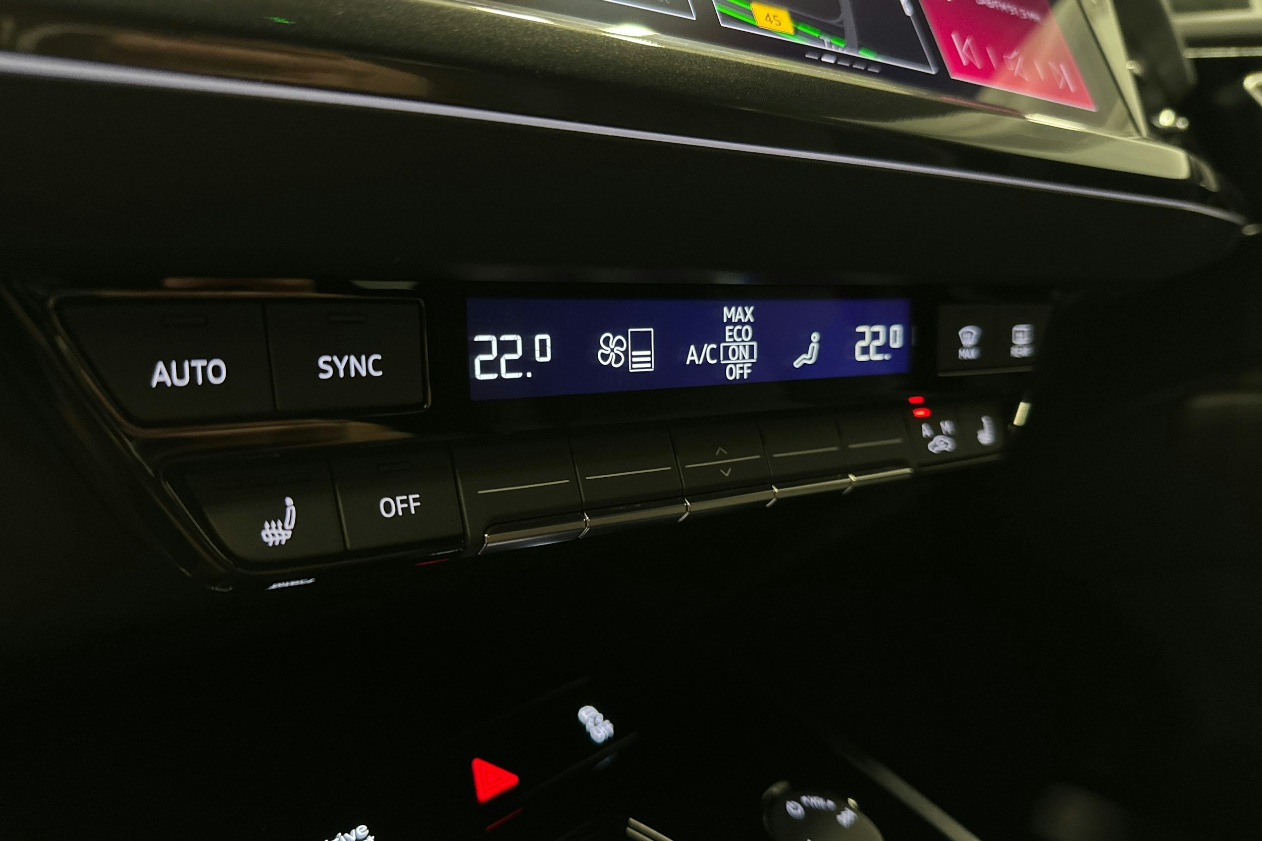 valkoinen Audi Q4 e-tron 2025 kuva 32.
