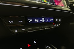 valkoinen Audi Q4 e-tron 2025 kuva 32.