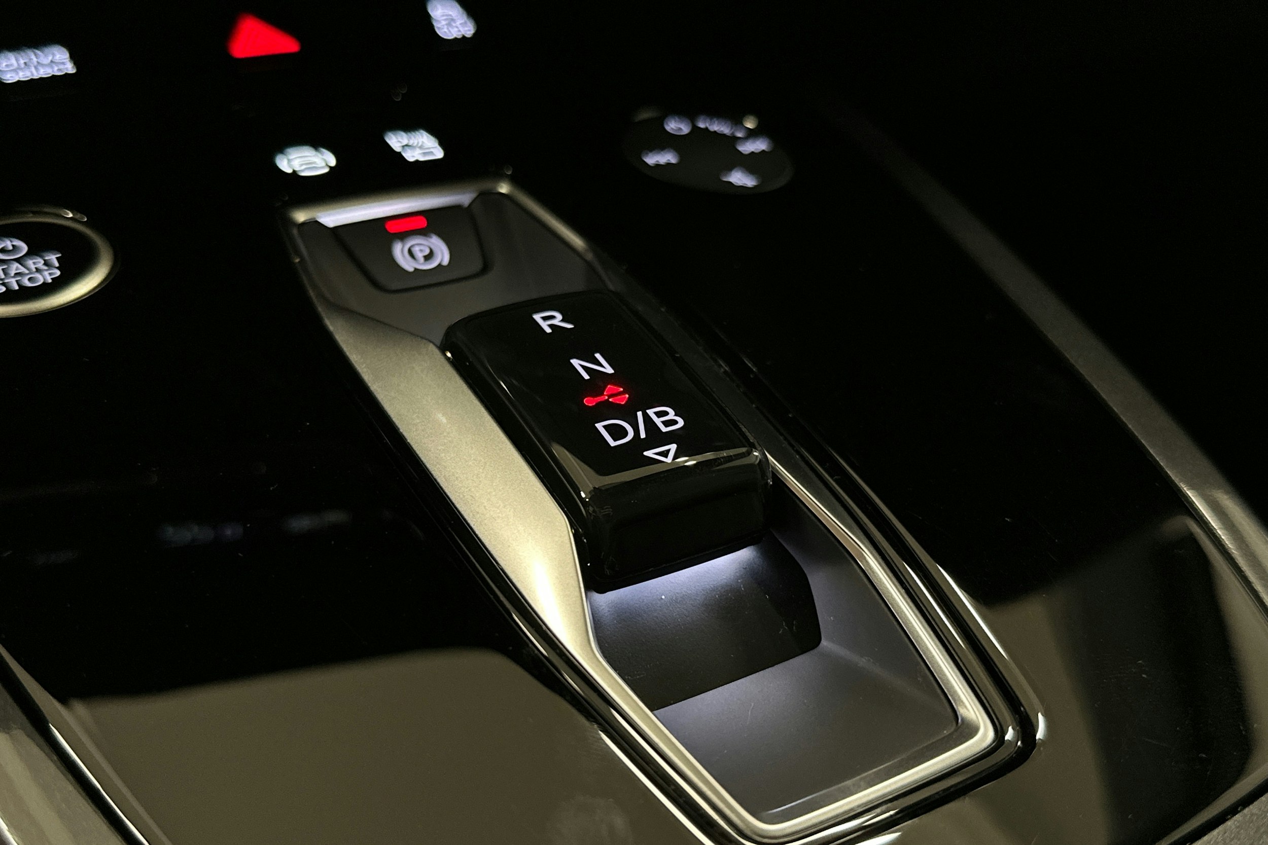 valkoinen Audi Q4 e-tron 2025 kuva 33.