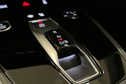 valkoinen Audi Q4 e-tron 2025 kuva 33.