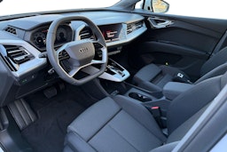 valkoinen Audi Q4 e-tron 2025 kuva 6.