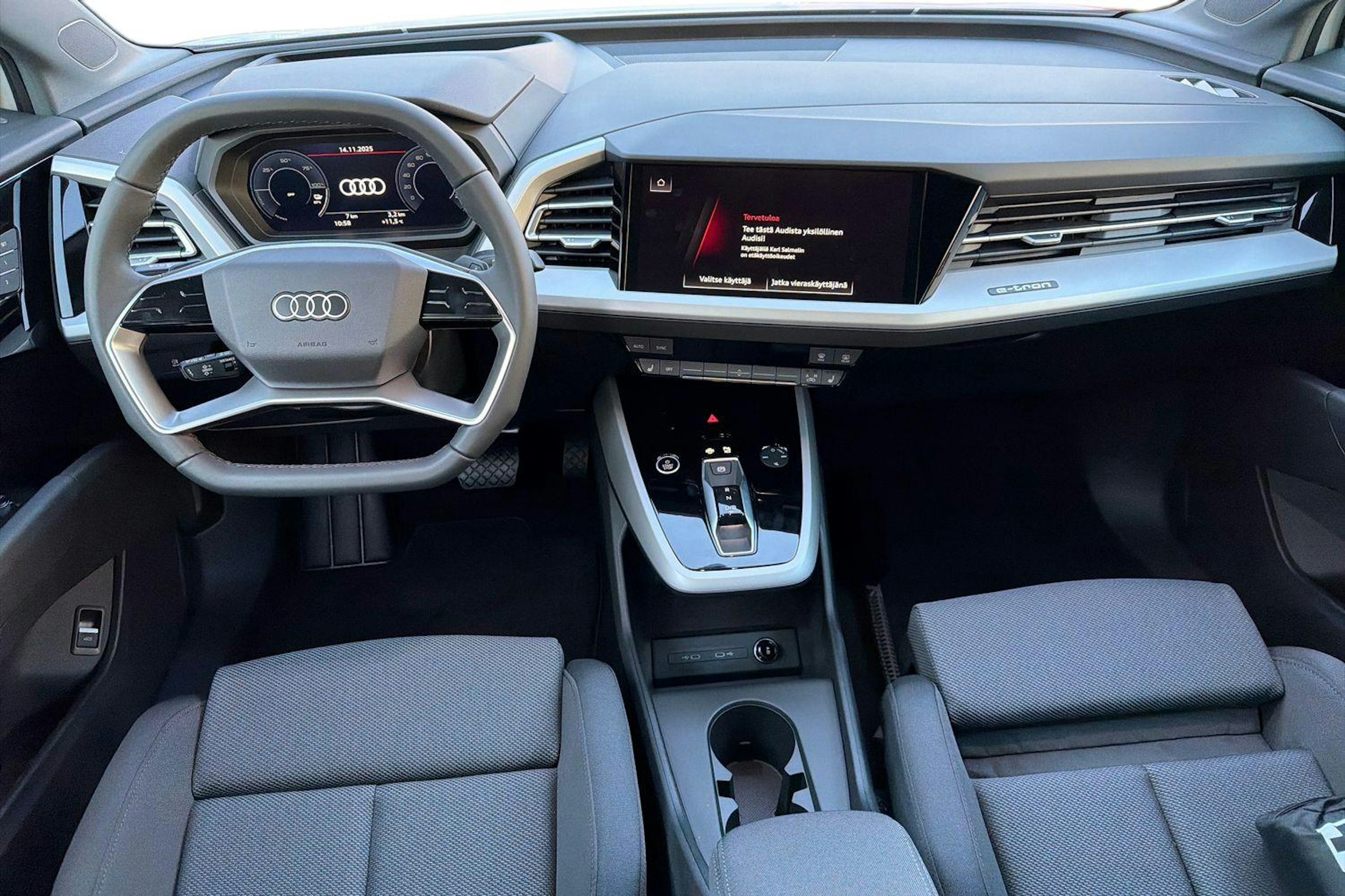 valkoinen Audi Q4 e-tron 2025 kuva 7.