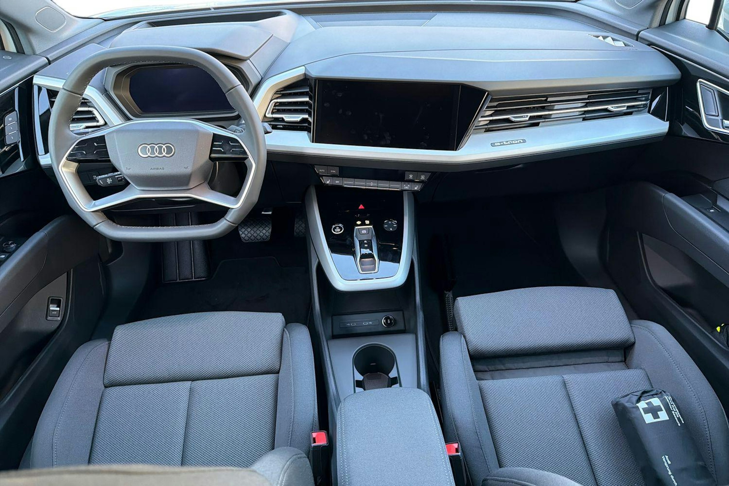 valkoinen Audi Q4 e-tron 2025 kuva 8.